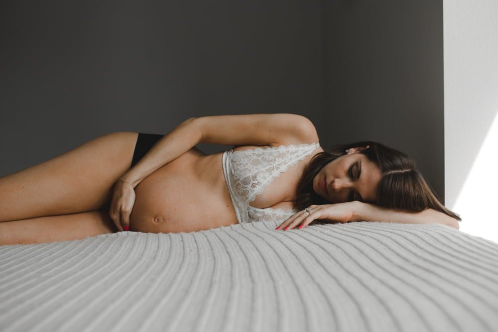 Stunning Pregnant Brunette - Leaked Boudoir #MAhhQNbc